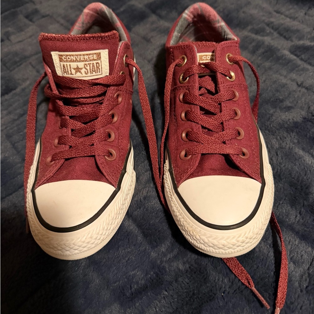 Like New Size 7 Burgundy Converse All Star Sneakers